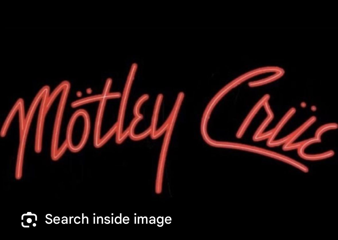 MOTLEY CRUE - Front row center stage 