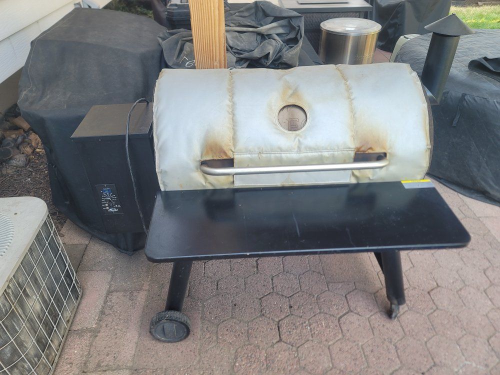 Traeger Pro 34 with thermal blanket and shelf