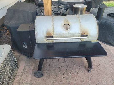 Traeger Pro 34 with thermal blanket and shelf
