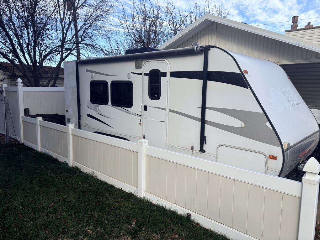 2011 Crossroads Slingshot Camper – Partially Renovated – Great Project!