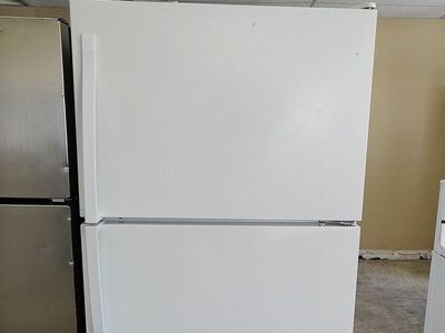 18 cf Top Freezer Refrigerator~90 Day Guarantee~With Ice Maker