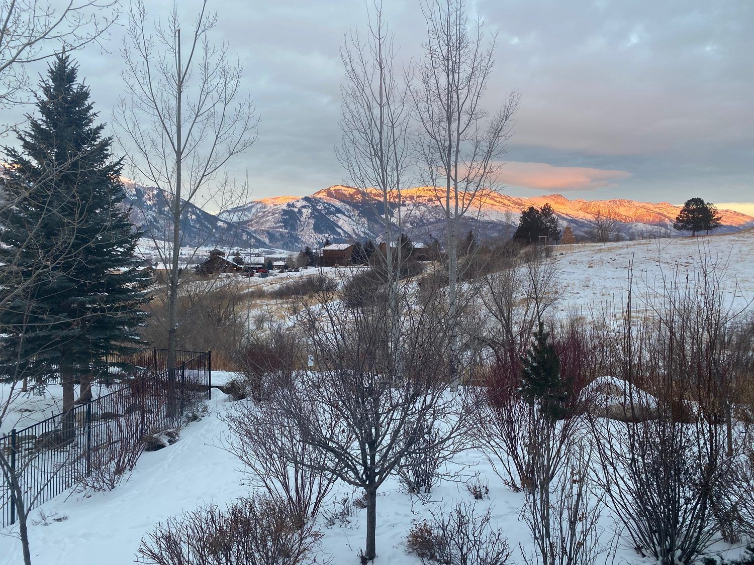 www.stayineden.com  5BR, Sleeps 16, Private Theater Room, Hot Tub - Minutes to Powder Mtn.