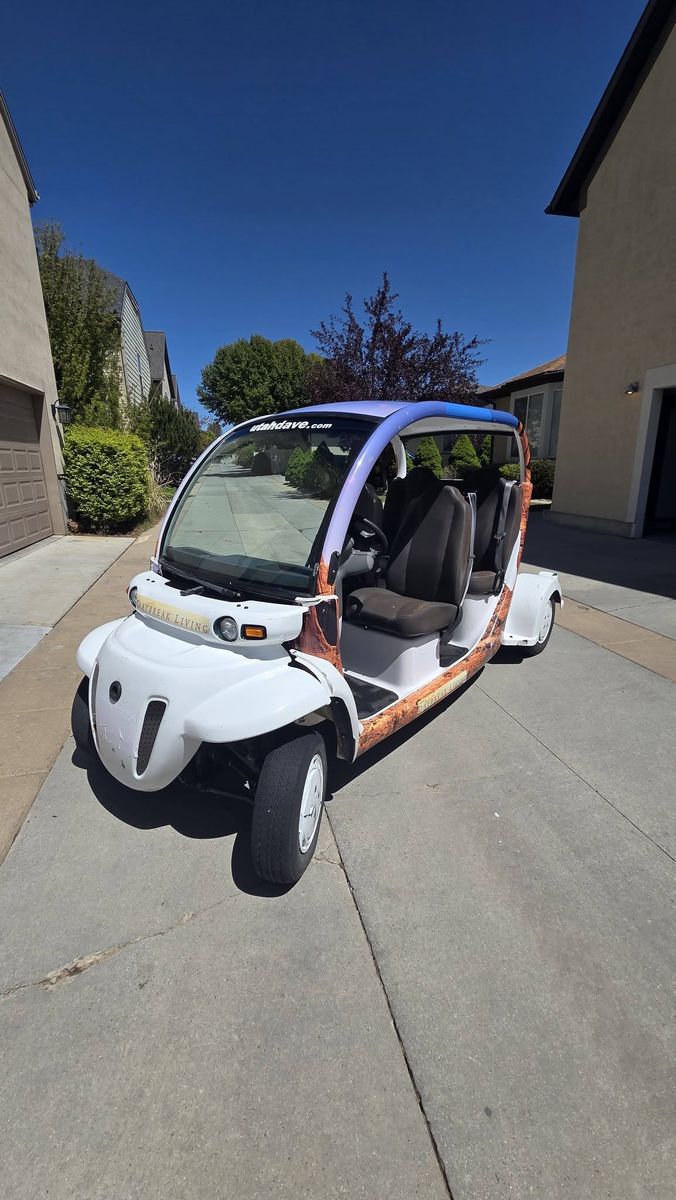 2008 Street Legal GEM car sits 4