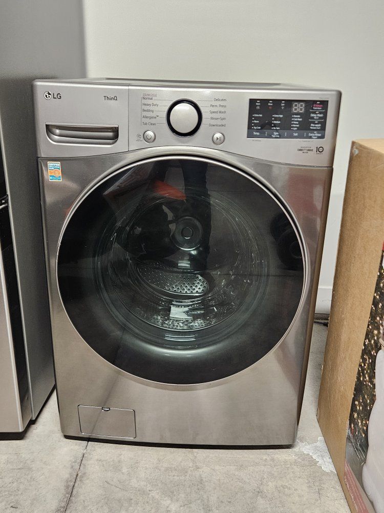 LG THIN Q STAINLESS STEEL FRONT LOADER WASHER ONLY 2 YEARS OLD EXTRA LARGE CAPACITY LOOKS AND WORKS AMAZING