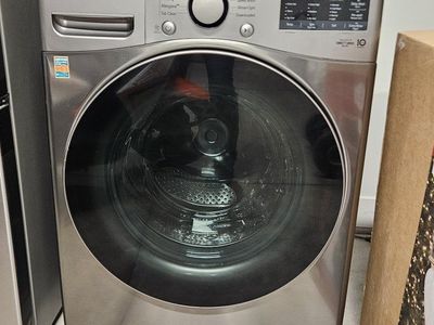 LG THIN Q STAINLESS STEEL FRONT LOADER WASHER ONLY 2 YEARS OLD EXTRA LARGE CAPACITY LOOKS AND WORKS AMAZING