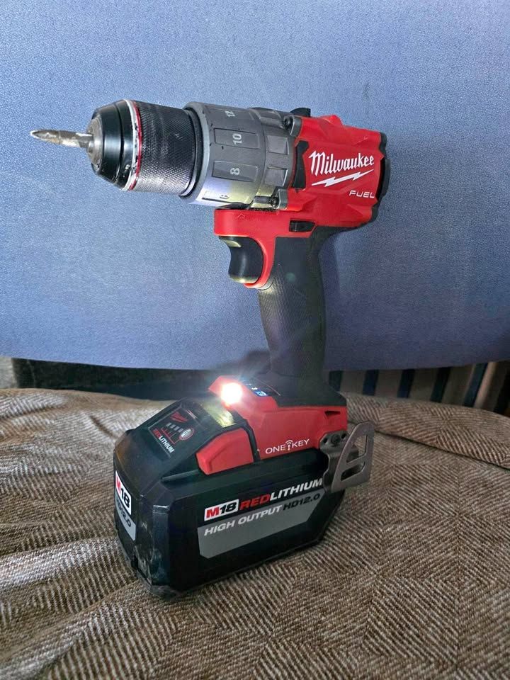 Milwaukee Driver Drill w/battery