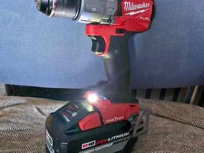 Milwaukee Driver Drill w/battery