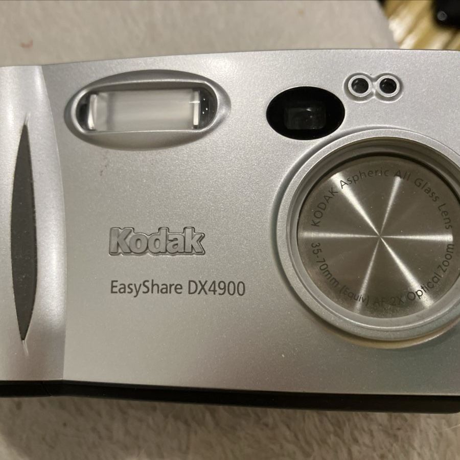 Kodak EasyShare DX4900 4.0 Mega Pixels Digital Camera