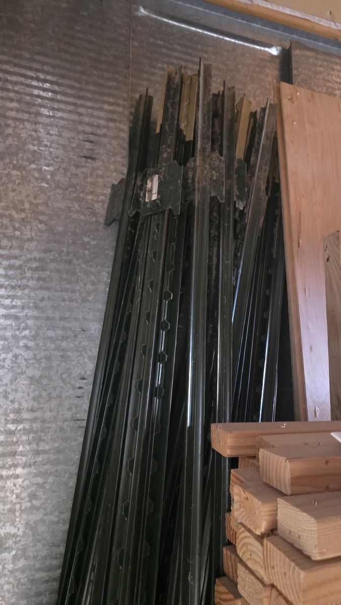 Green Metal T-Posts 8ft - 25+ Steel Fence Stakes