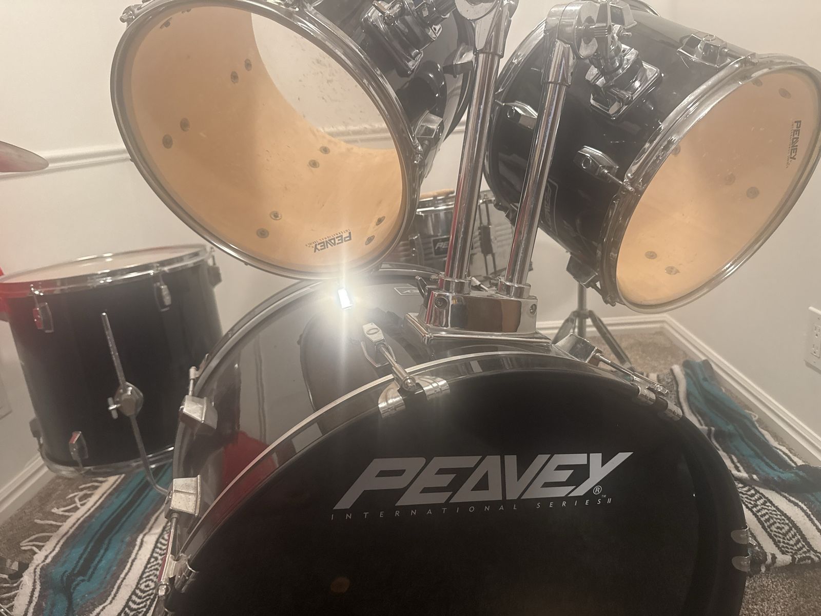 Peavey International Series II 5-Piece Drum Set with Cymbals & Throne - Black