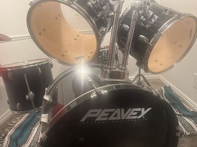 Peavey International Series II 5-Piece Drum Set with Cymbals & Throne - Black