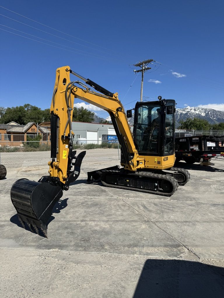 Mini Excavator for Rent  – Cat 304 / 4 Ton Excavator with Blade and Thumb