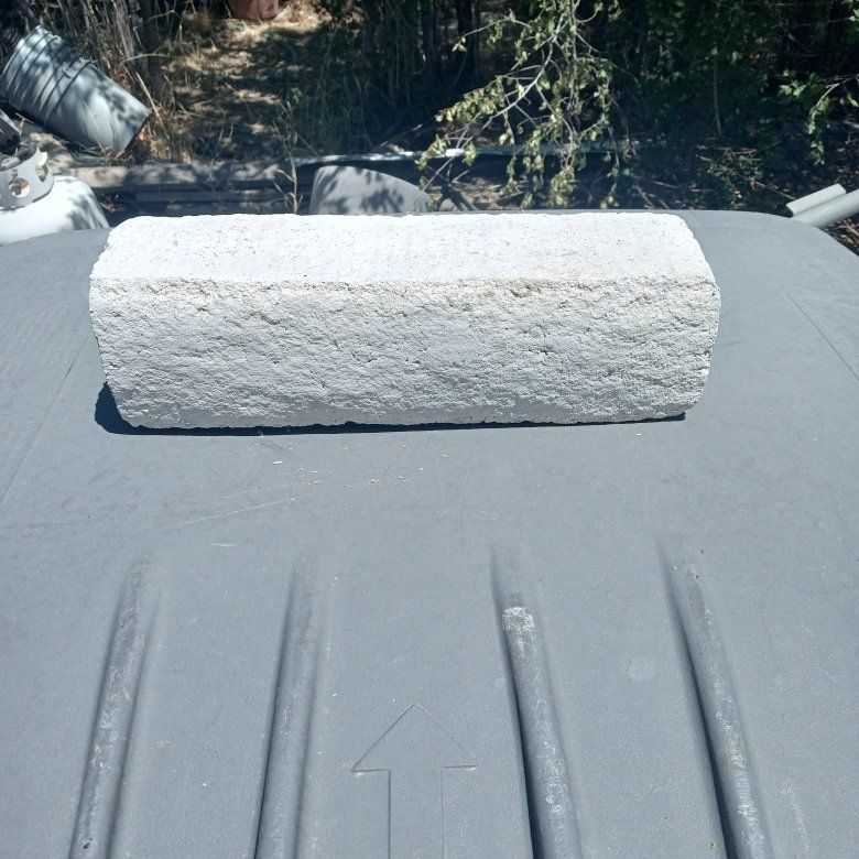 4"-4"-16" white slump block