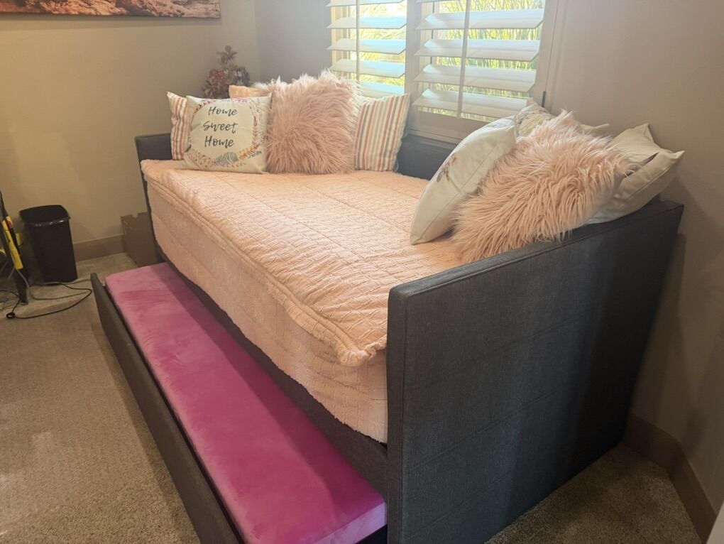Beautiful Twin Trundle Bed