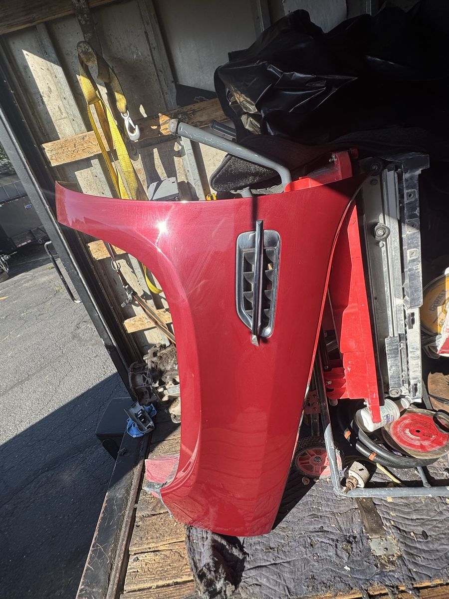 FRONT FENDER CADILLAC ESCALADE 2007-2014