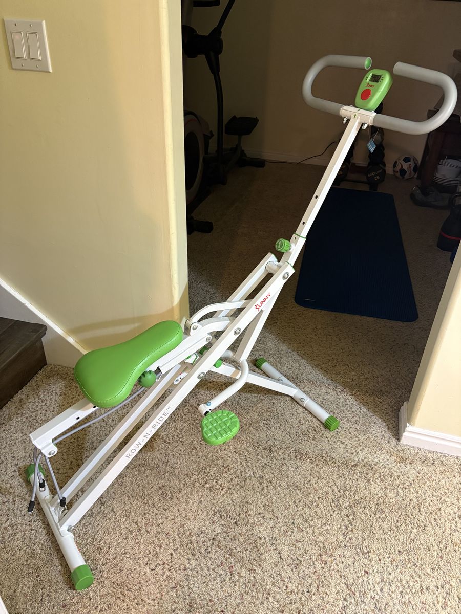 Sunny Health & Fitness Smart Row-N-Ride Glute & Leg Trainer