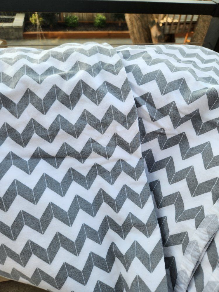 COLLEGE ALERT - Gray and White Chevron Pattern Fabric Twin XL Bedding Set