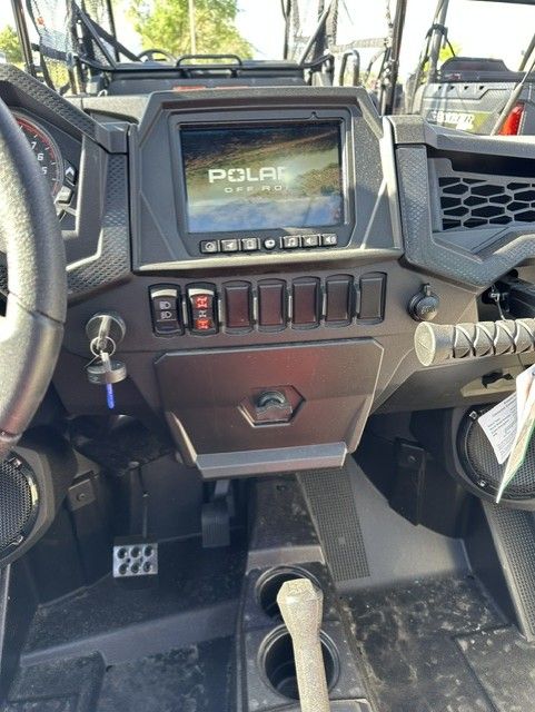 Main image 3