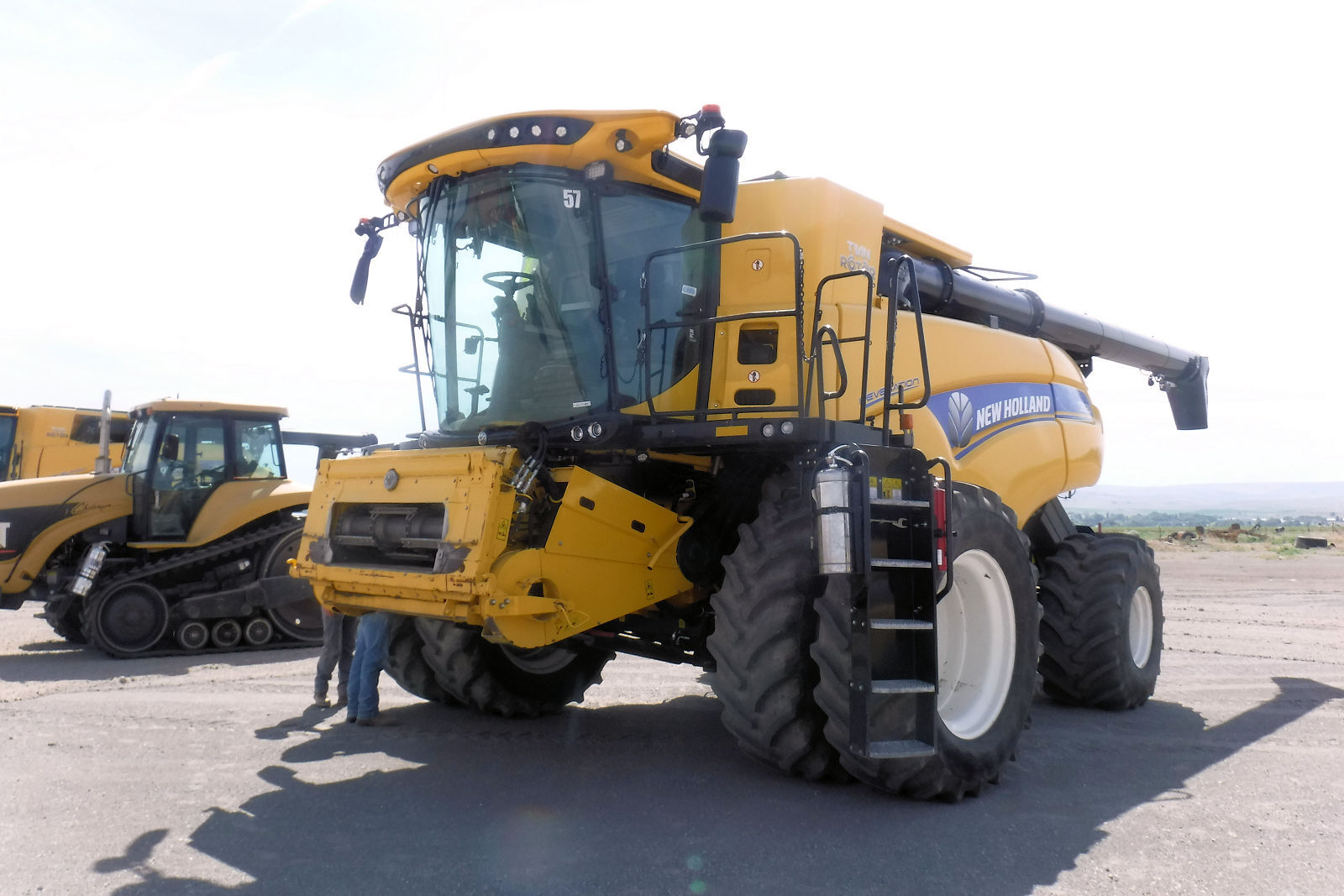New Holland CR8.90 Combine