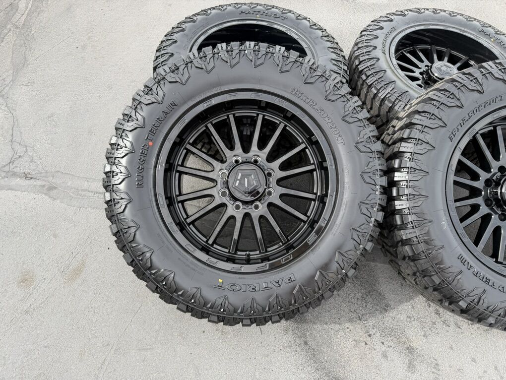 20x10 TIS 567B 8 Lug 8x170 Ford 35x12.50R20 R/T