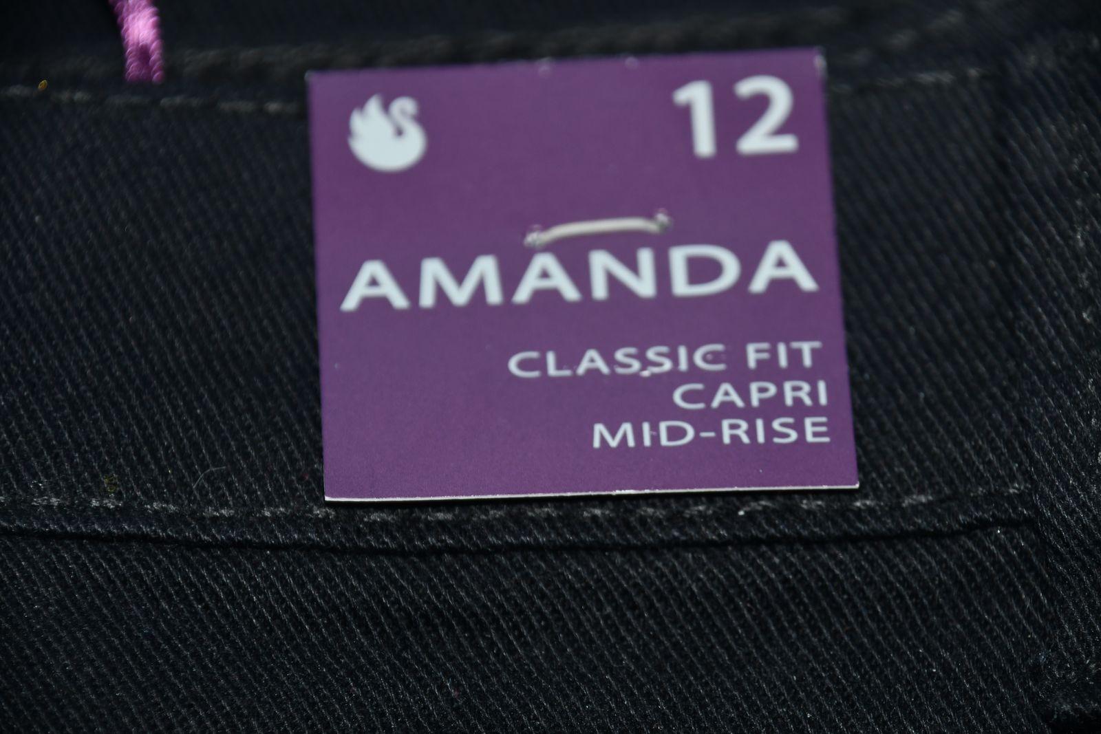 NWT GLORIA VANDERBILT "AMAMDA" BLACK CAPRI PANTS ~ SIZE 12 ~ MID RISE ~ CUTE POCKET DETAIL!