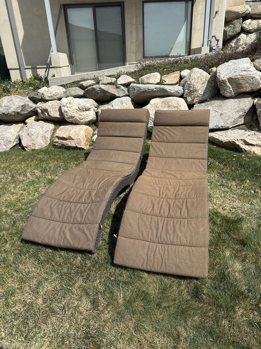 Outdoor Lounge Chairs