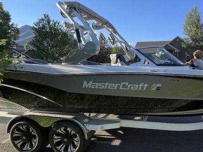 2017 Mastercraft XT23 Silver Flake Wake Surf/Foil Boat