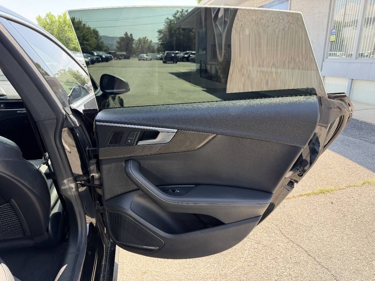 Main image 16