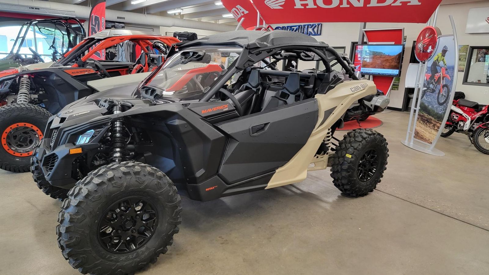 Almost New Beautiful Can AM for Sale!!