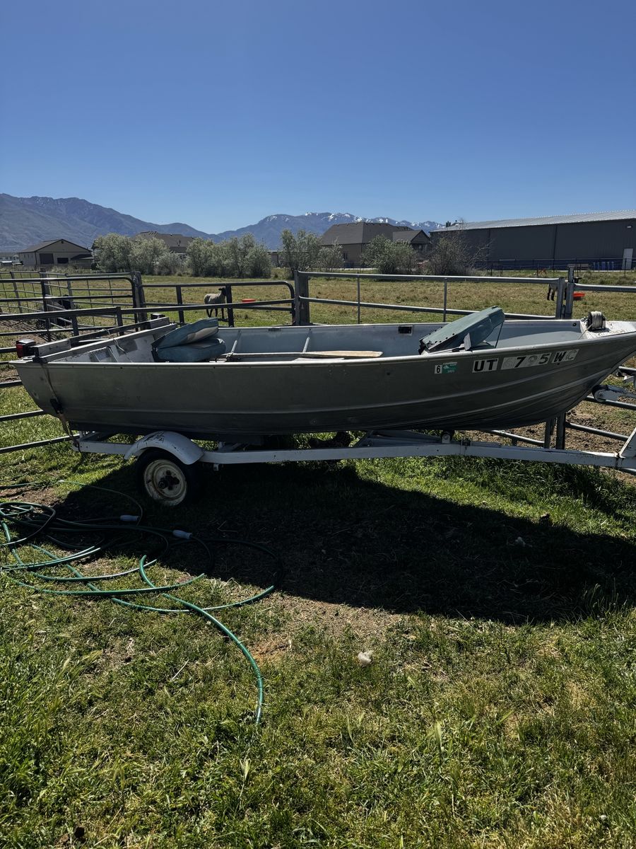 1983 Gregor Aluminum Boat