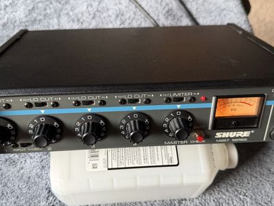 Shure M267 Series Professional Microphone Mixer VU Meter