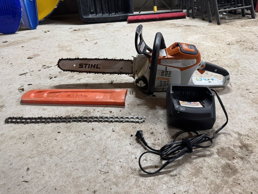 Stihl MSA 220 C Electric Chainsaw 16 & 2 Chains