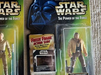 Kenner Star Wars Luke Skywalker Action Figure: Ceremonial Outfit - 1997 Power of the Force Green Card