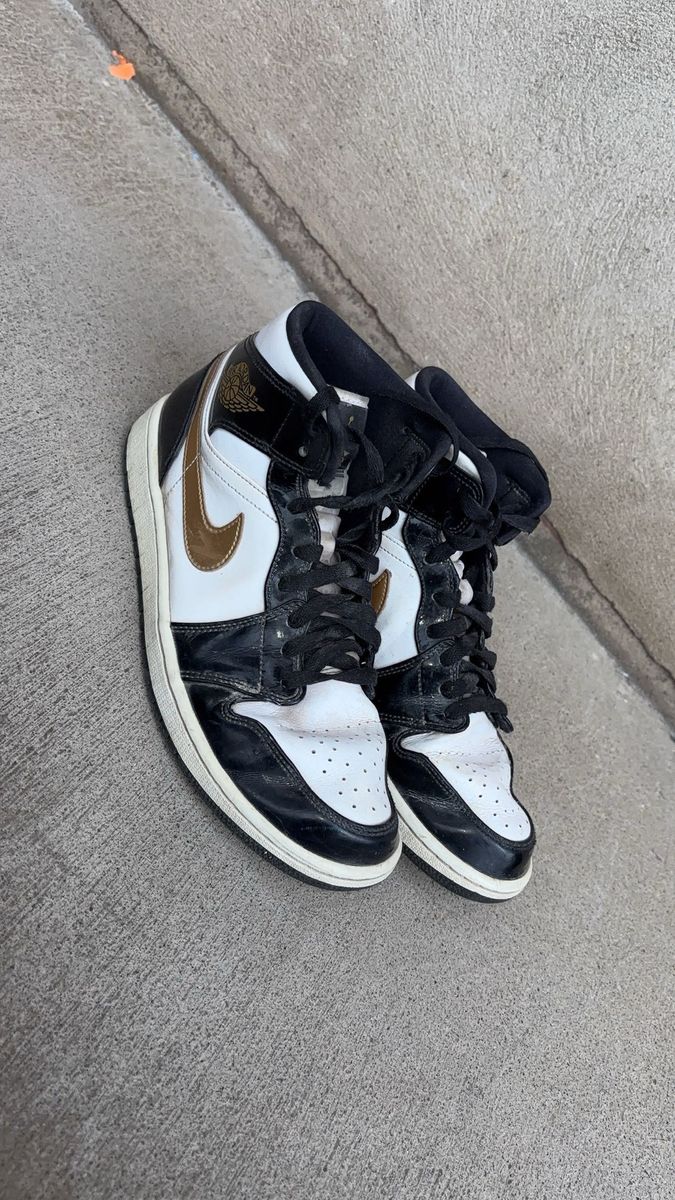 Nike Air Jordan 1 Mid White Black Gold Basketball Shoes US Men's Size 9