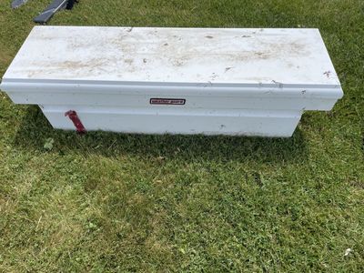 Truck tool box