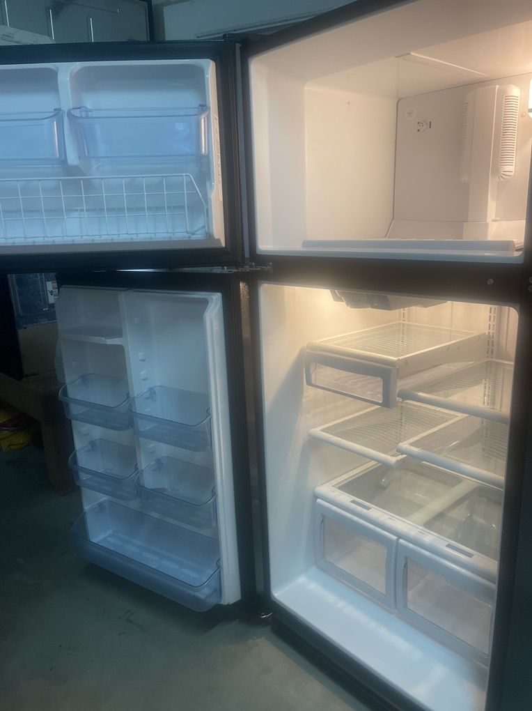 Black topmount Refrigerator  18 Cubic Feet