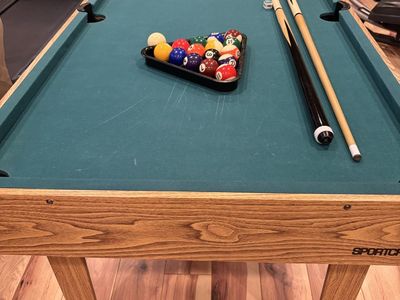 SPORTCRAFT 5 Foot Billiard Pool Table (60 x 30”) with Pool Cues, Balls, and Triangle $125 OBO