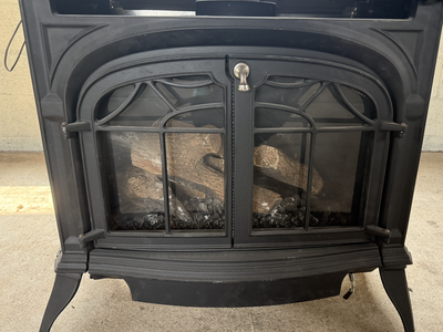 Vermont Castings Radiance Direct-Vent Gas Stove – Cast Iron Heater + Remote