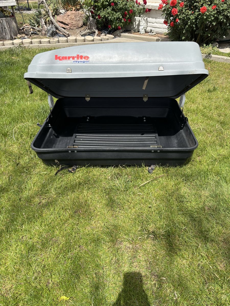 Karrite Voyager 18-cubic-foot rooftop cargo carrier