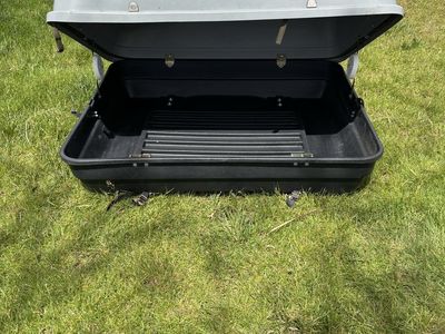 Karrite Voyager 18-cubic-foot rooftop cargo carrier
