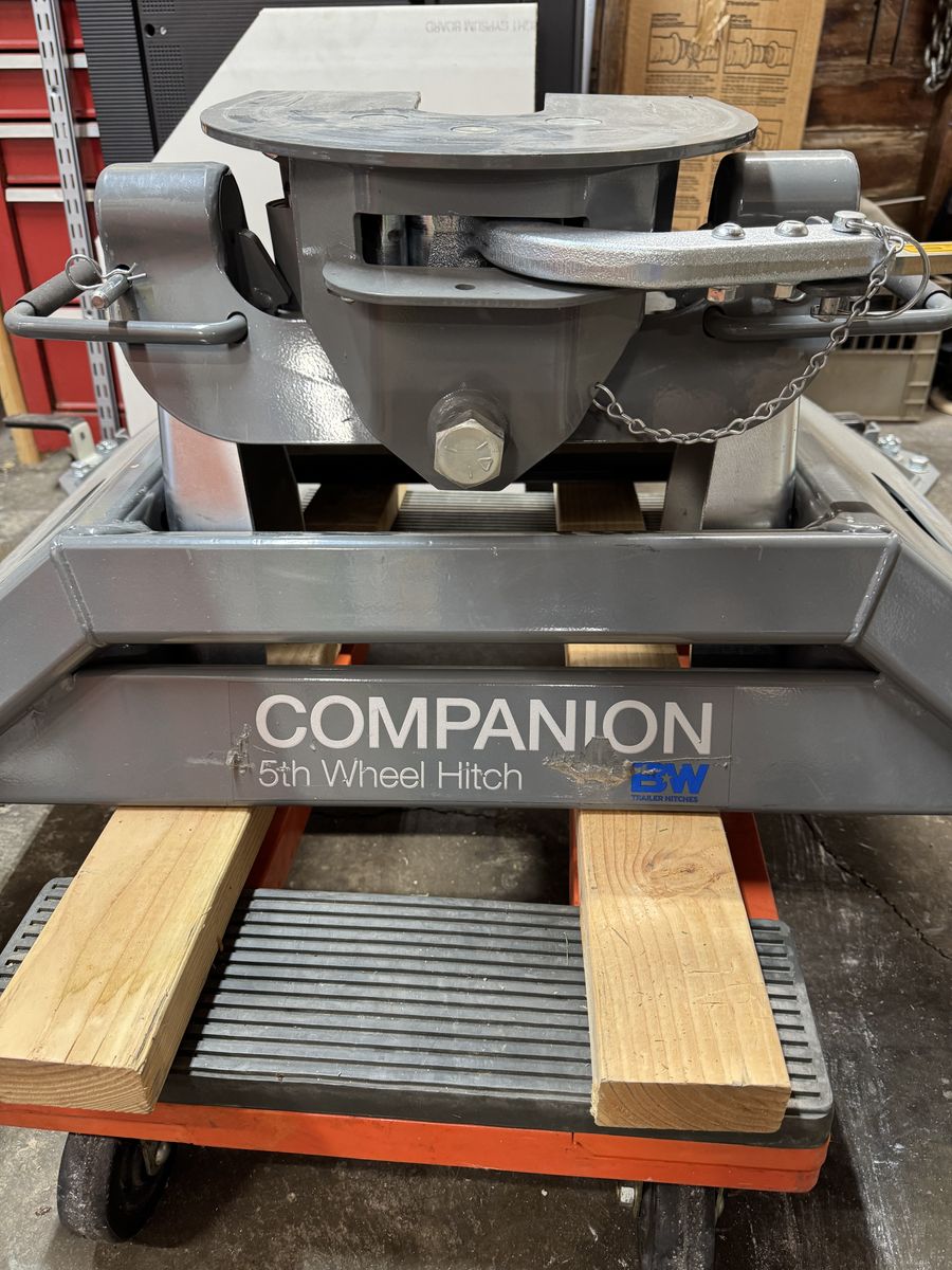 B&W Companion 5th Wheel Hitch