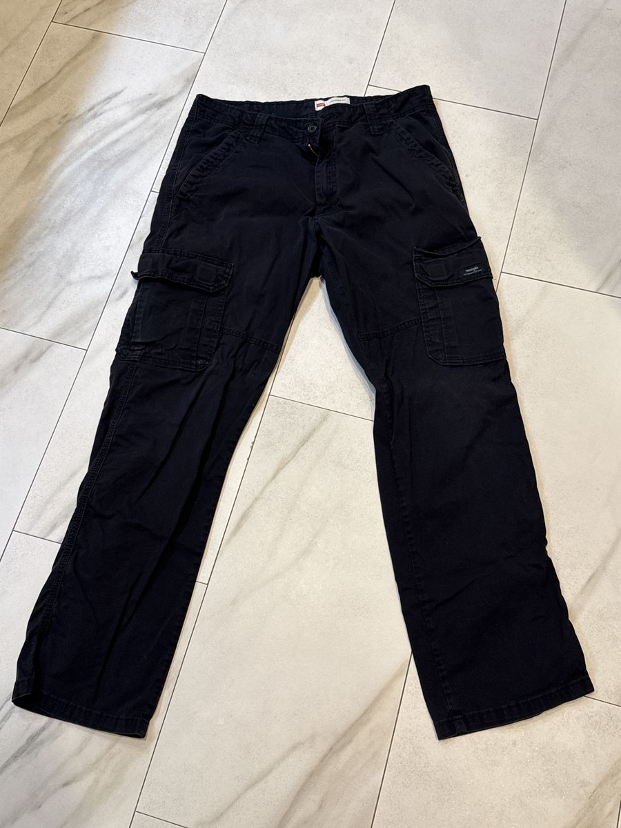 Wrangler relaxed fit black cargo pants size 32 x 30