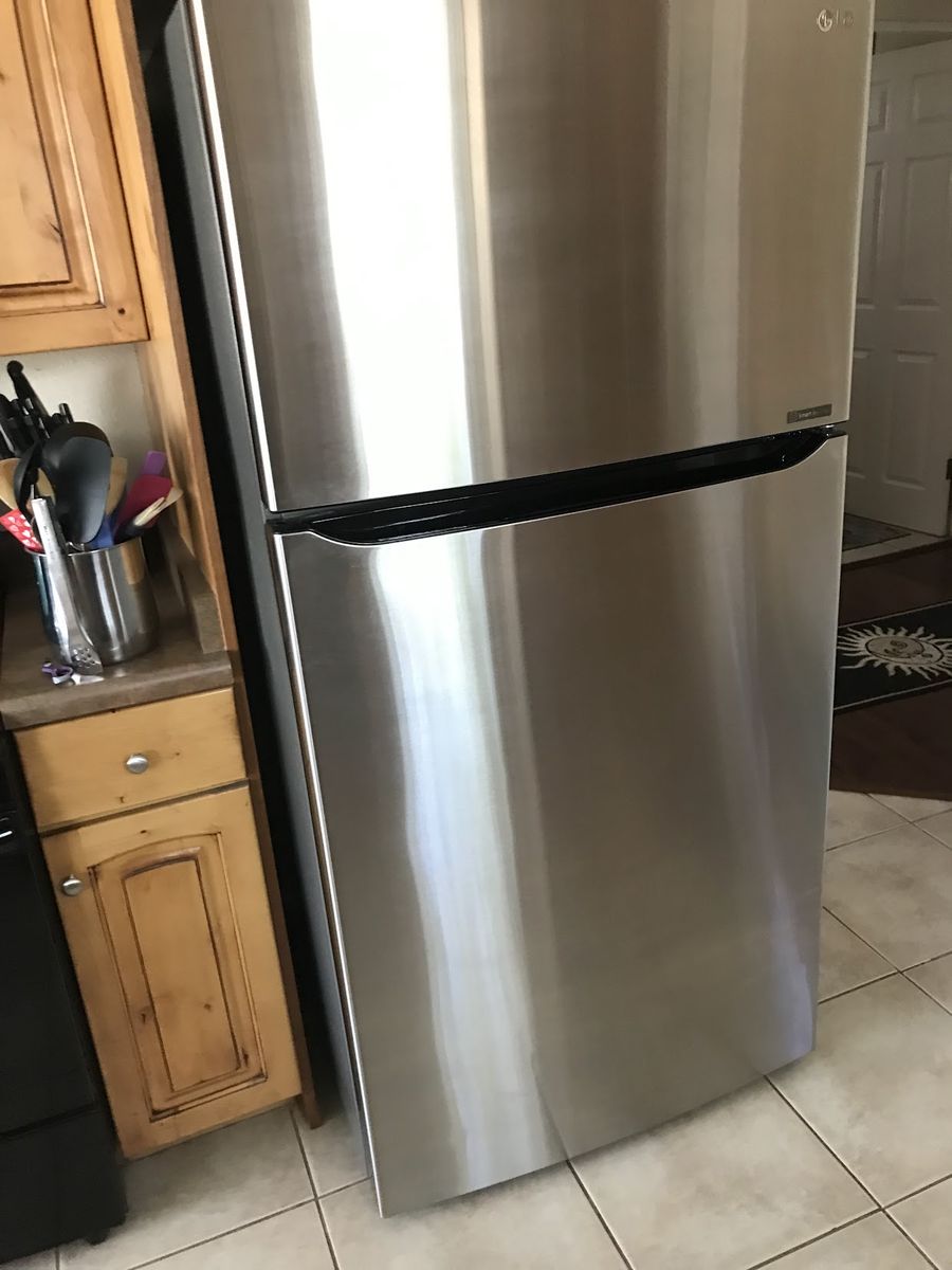 LG 23.8 cu. ft. Stainless Steel Refrigerator – LTCS24223S – Excellent Condition