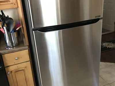LG 23.8 cu. ft. Stainless Steel Refrigerator – LTCS24223S – Excellent Condition