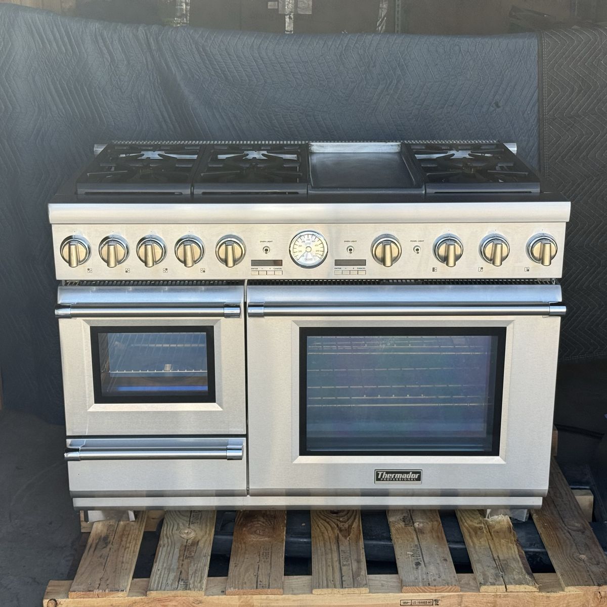 FREE DELIVERY - Thermador Pro Grand 48”  Dual Fuel Range AND Range hood - Digital