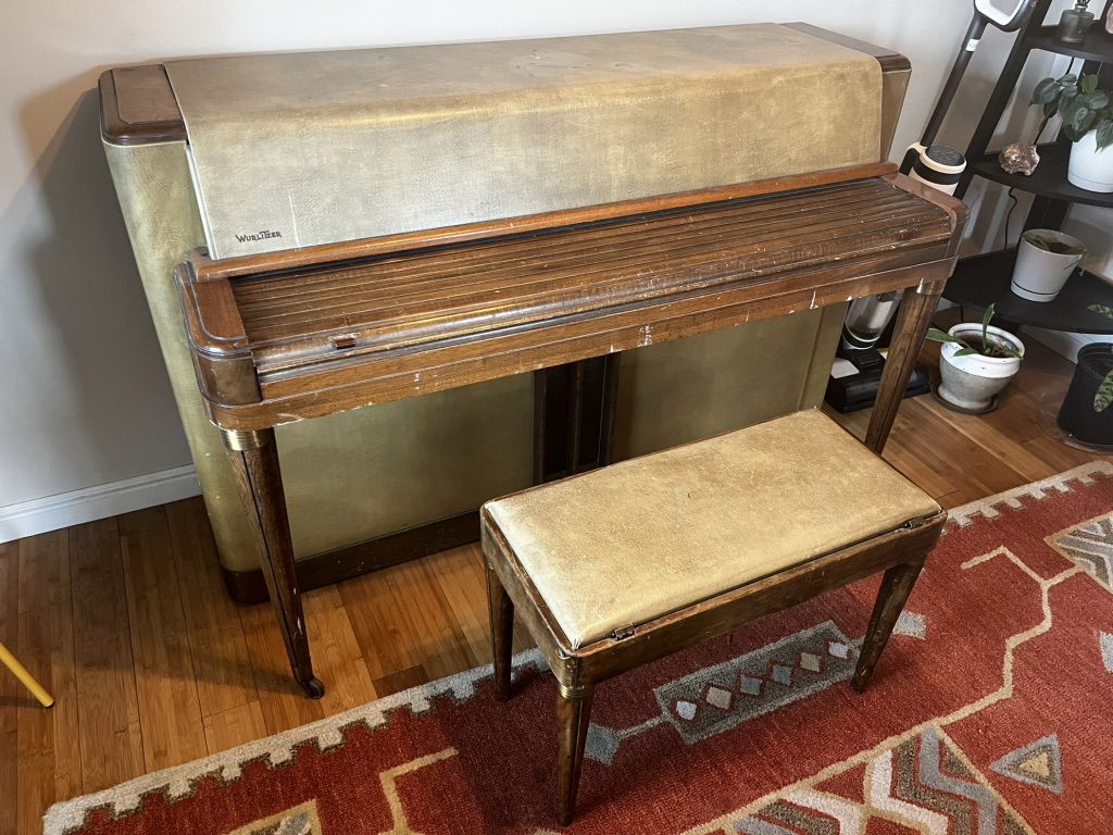 Vintage Werlitzer Piano - Great Sound, $100 OBO