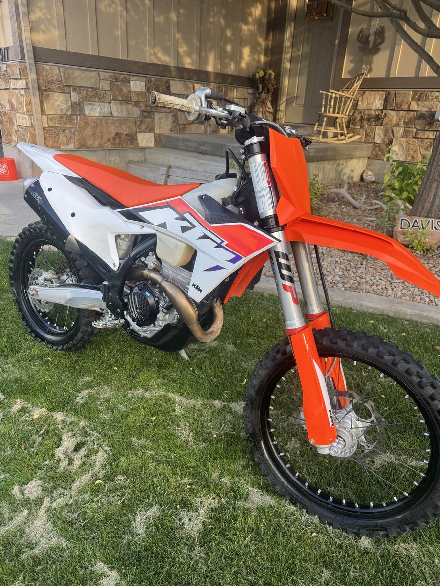 2023 KTM 450 SX-F Dirt Bike, Used with 49.2 hours, Orange/White