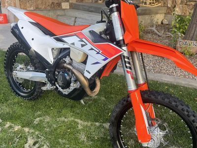2023 KTM 450 SX-F Dirt Bike, Used with 49.2 hours, Orange/White
