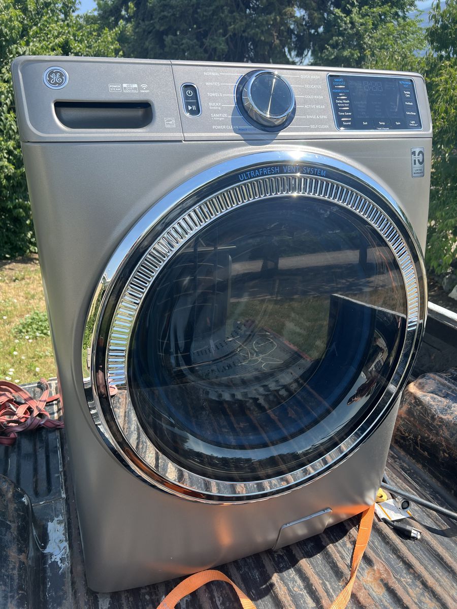 GE UltraFresh Vent System Large (4.8-cu ft) Front Load Washer