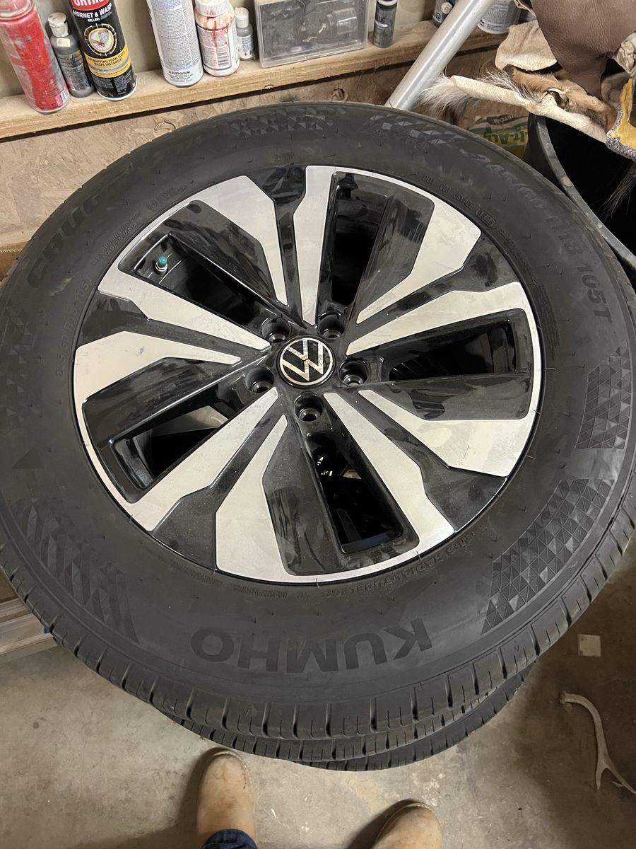 245/60R18 VW Atlas crossport wheels and tires